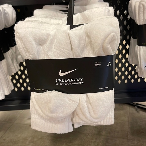 NIKE 
Training Crew Socks (6 Pairs)
Nike Everyday Cushioned - Picture 16 of 16